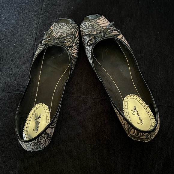 Black & Pink flats size 9.5 - Picture 3 of 4